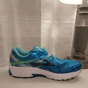 Brooks women's athletic shoes